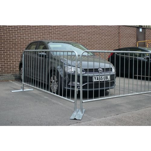 Loose leg crowd control barriers