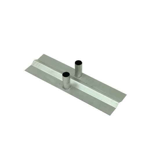 Flat metal foot for crowd control barriers