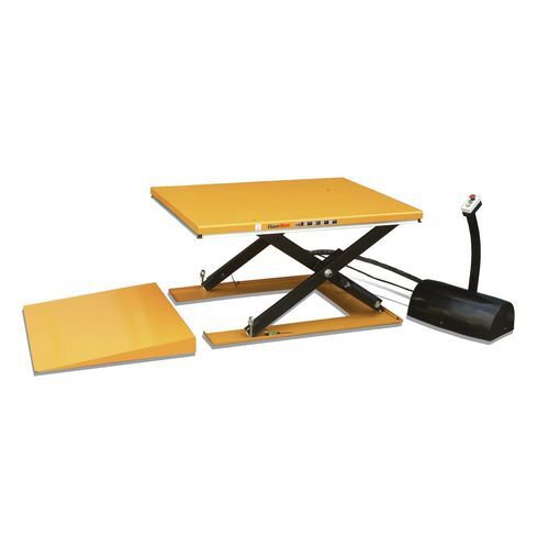 Low profile static lift table with ramp