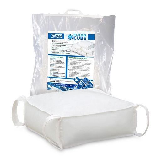 SBY02430 | Portable Water Activated Expanding Flood Cubes are an alternative to traditional sandbags. Protection against flash floods, storms and accidental water damage. Lightweight (0.33kg) and quick to deploy. 20kg weight once activated (3-5 minutes). Carry handles to ease movement. Build walled barriers up to 12m high.