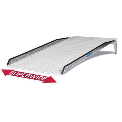 Permanent aluminium access ramp with telescopic legs
