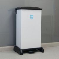 Pedal operated plastic fire retardant sackholder