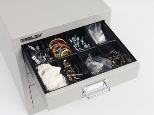 These insert trays fit the Bisley Multidrawer range and provide an efficient way to organise your storage within drawers. Each tray comes with label inserts included as standard. This particular model features 16 compartments.