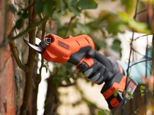 The BLACK + DECKER POWERCONNECTâ„¢ Pruner makes pruning easy. Avoiding strain and repetition, the trigger-activated blade makes swift work of bushes, stems, and branches. Lightweight and ergonomic with a soft-release trigger, provides extended comfort for all hand sizes. Fitted with a safety switch for added protection.Part of the 18V POWERCONNECTâ„¢ range, the interchangeable cordless battery system which works with all BLACK+DECKER® 18V cordless products.Specifications:Max. Cutting Capacity: 25mm.Weight: 0.8kg.