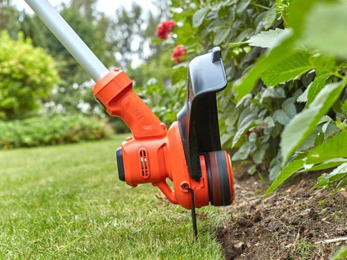 BLACK + DECKER BCSTA5362L1 AFS® Strimmer®with brushless motor technology, delivers improved power efficiency and longer runtime for extended life. It has a 33cm cutting capacity, perfect for fast and efficient cutting over larger garden areas. Make light work of edging with the simple Trim & Edge™ feature, just simply flip the head for a neat and tidy cut along borders and edges.Save time with the innovative AFS™ Automatic Line Feed System which supplies a simple line feed automatically avoiding the need to get grubby pulling out line. Comfortable to use, the secondary adjustable handle gives you full control and comfort at all angles. There is also an easy to use extendable pole for personal height adjustment for comfortable operation.Cordless convenience. Part of the 36V battery platform for long lasting power without the hassle of a cord. The 36V BLACK+DECKER battery is compatible across all other BLACK+DECKER 36V tools.Supplied with: 1 x 36V 2.0Ah Li-ion Battery and 1 x Charger.Specifications:Cutting Width: 33cm.Line Diameter: 1.6mm.Charge Time: 115 min.