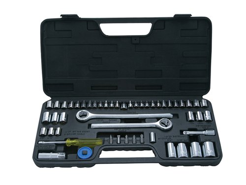 Blue Spot 01746 1/4, 3/8 and 1/2 in Drive metric and AF socket set 52 piece consisting of:12 x 1/4 Hex sockets 5/32, 3/16, 7/32, 1/4, 9/32, 5/16, 11/32, 3/8, 13/32, 7/16, 15/32 and 1/2 AF.13 x 1/4 Hex sockets 4, 4.5, 5, 5.5, 6, 6.5, 7, 8, 9, 10, 11, 12 and 13mm.3 x 1/4 8 Pt sockets 1/4, 5/16 and 3/8 in1 x 1/4 Spinner handle1 x 1/4 to 3/8 Adaptor1 x 1/4 Hex bit holder3 x 1/4 Hex Phillips screwdriver bits PH1, PH2 and PH3.2 x 1/4 Hex Slotted screwdriver 3/16 and 9/32 in.3 x 3/8 Hex sockets 7/16, 9/16 and 1/2 AF3 X 3/8 Hex sockets 11, 12 and 13mm 1 x 3/8 Reversible ratchet handle.1 x 3/8 Extension bar 3 in1 x 3/8 Spin disc1 x 3/8 Spark plug socket 13/16 in.4 x 1/2 Hex sockets 5/8, 11/16, 3/4 and 13/16 AF.1 x 1/2 Reversible ratchet handle 1 x Moulded case.