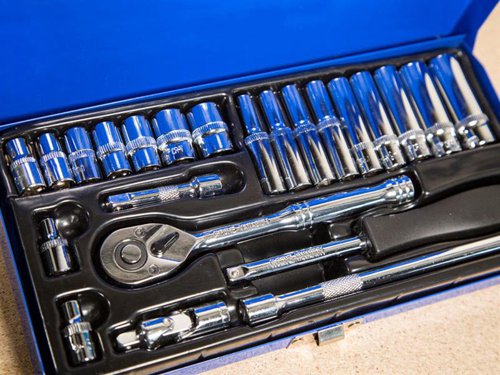 The BlueSpot 1/4in Metric Socket Set is manufactured from heat-treated, chrome vanadium steel for increased durability. With a fully polished finish. Supplied in a sturdy metal case for quick and convenient storage.Contains the following:9 x 1/4in Sockets: 4, 5, 6, 7, 8, 9, 10, 12 and 13mm9 x 1/4in Deep Sockets: 4, 5, 6, 7, 8, 9, 10, 12 and 13mm2 x 1/4in Extension Bars: 2in and 6in1 x 1/4in Universal Joint1 x 1/4in Spinner Handle1 x 1/4in Ratchet Handle (72 Teeth)1 x Sturdy Metal Storage Case