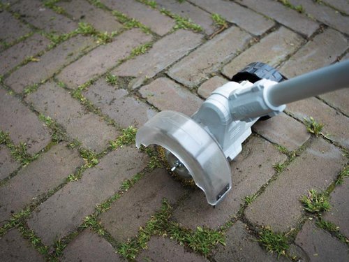 The Batavia MAXXPACK Cordless Weed Clearer thoroughly cleans the joints of terraces, patios, paths and driveways, removing weeds, moss and dirt. Environmentally friendly, no more poison needed.It has an adjustable brush head (5 positions) and a guide wheel, so the machine does the work for you, no pushing required. The telescopic main handle makes it suitable for every height and the secondary adjustable handle provides increased comfort.Bare Unit - No Battery or Charger supplied.Supplied with 2 x Metal Brushes.Specification:No Load Speed: 1,200/min.Brush Diameter: 100mmTelescopic Handle Length: 950-1200mm