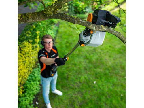 The Batavia NEXXSAW Telescopic Extension Pole allows you to turn your compact NEXXSAW into a high pruner. Just put the chainsaw on one end and the battery on the other, and you are good to go. This addition to the Nexxsaw is perfect for pruning in hard-to-reach places. You can prune large shrubs, parasol trees, fruit trees, vines, and other trees easily.Specification:Length: 1.15 to 1.75m.