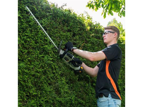 The Batavia MAXXPACK Hedge Trimmer is ideal for maintaining and sculpting hedges and shrubs. Cordless design provides unrestricted movement and eliminates the risk of accidentally cutting a cord. It has a lightweight design for optimal comfort. Fitted with a 2-hand safety switch and hand protection. When one hand is released from the tool, the machine automatically stops, ensuring user safety.Comes as a Bare Unit, No Battery or Charger.Specifications:Strokes at No Load: 1,400/min.Sword Length: 610mm.Cutting Length: 560mm, Cutting Capacity: 17mm.Weight: 2.42kg.