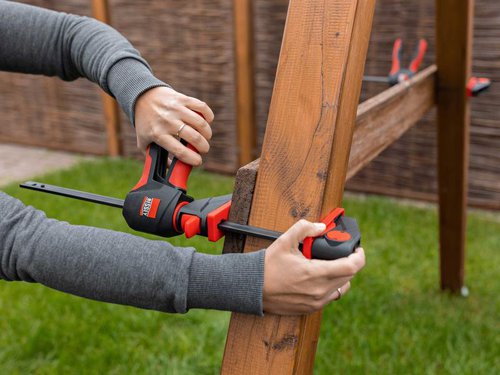 The Bessey EZ360 One-Handed 360° Clamp is extremely versatile. Its innovative 360° turning mechanism allows you to adjust the handle position to the clamping task at hand. A 12-step latching mechanism securely holds the selected handle position. The large clamping surface helps to distribute the clamping force of up to 1,400N. They also feature removable protective caps which help to protect the work piece surface. It can be repositioned for spreading, without additional tools, thanks to a simple release mechanism via push-button on the top part.1 x Bessey EZ360 One-Handed 360° Clamp 300mm.