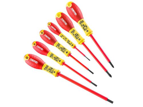 The Britool insulated screwdrivers have a bi-material ergonomic comfortable and effective handle. Each product is tested to 10,000 volts designated with a blue bit colour code and incorporating a round burnished blade with insulation in orange PVC.The BRIE160910B 6 piece set of 1000V insulated screwdrivers includes 4 x Slotted screwdivers 2.5 x 50, 3.5 x 75, 4 x 100 and 5.5 x 150mm 2 x Phillips® screwdrivers: PH1 x 100 and PH2 x 125.EN 60900