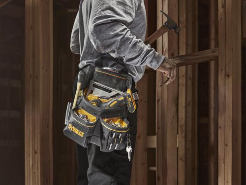 DEWALT DWST40201 Pro Nail Pouch with various pockets; two large front pockets for nails or screws, tape measure pouch, external pocket for compact levels and/or screwdrivers and metal hammer loop. Its wide open structure allows for easy access whilst the internal high-vis lining lets you locate tools with ease.Made from high-quality 1680D fabric and dirt repellent tarpaulin. With re-enforced stitching to increase durability and hold its shape over time. The durable webbing belt has dual belt eyelets and metal roller buckle for an enhanced hold. There is also a top carry handle so you can easily transport the belt when not in use. Specification:Belt Size: 132cm.