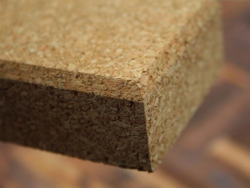 The Faithfull Cork Rubbing Block is for use with emery or glasspaper. The lightweight block makes hand sanding easier and the firm surface helps to prolong the life of the sanding sheet. The block has chamfered edges on top.Size: 115 x 65mm (4.1/2 x 2.1/2in).