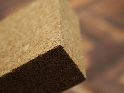 The Faithfull Cork Rubbing Block is for use with emery or glasspaper. The lightweight block makes hand sanding easier and the firm surface helps to prolong the life of the sanding sheet. The block has chamfered edges on top.Size: 115 x 65mm (4.1/2 x 2.1/2in).