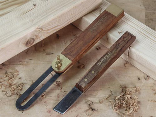 The Faithfull 7 Piece Carpenter's Tool Set is supplied in a padded carry bag. All seven tools are made to the highest quality from the finest hardwood, brass and steel. Supplied in a sturdy carrying and storage case.Carpenters 7 piece kit comprising of:1 x No.4 Plane.1 x 601/2 Block Plane.1 x Spokeshave.1 x Try Square 225mm (9in).1 x Sliding Bevel 225mm (9in).1 x Marking Knife 175mm (7in).1 x Mortice & Marking Gauge 150mm (6in).