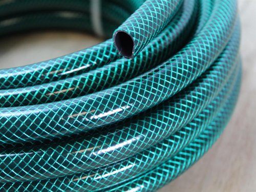 The Faithfull PVC Reinforced Hoses are superior quality flexible PVC hose made from polyester fibre reinforced for extra strength. The hose is kink resistant and easy-to-clean.12.5mm 1/2in diameter.Covered by a 5-Year guarantee.Length: 15 metre.