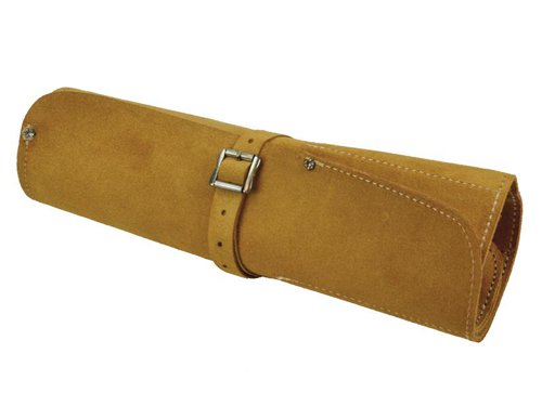This Faithfull Chisel Roll is made from water-resistant, high-quality suede leather which is double stitched at stress points. Fitted with a tie strap & buckle. Suitable for chisels and other small tools.Specification:Pockets: 8Dimensions: 33 x 47cmDepth: 100mm