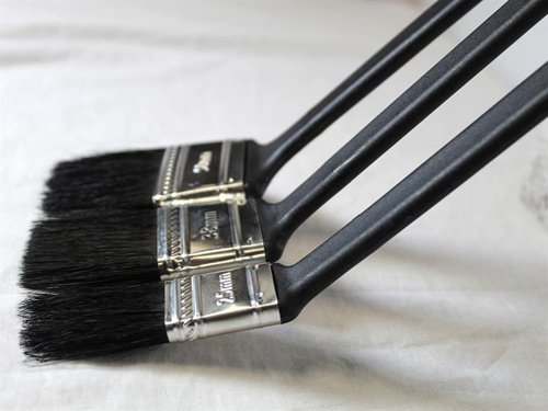 Faithfull Radiator Brushes have 300mm long plastic handles for painting behind radiators and hard to access areas. Suitable for applying all paint types.This 3 piece set contains one of each size: 25mm (1in), 38mm (1.1/2in) and 50mm (2in).