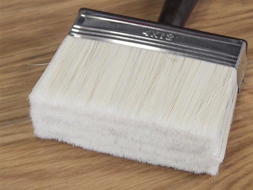 The Faithfull Woodcare Shed & Fence wide Brush is ideal for painting fences, sheds, garden furniture and all types of timber constructions. The synthetic bristles make it suitable for use with most outdoor wood care products.Specifications:Size: 120 x 40mm.Bristle Length: 65mm.
