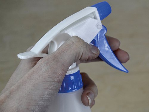 The Faithfull Hand Held Trigger Spray Bottle is perfect for use around the home and garden, and can be used to spray most water-based products such as cleaning fluids, water and food for plants, weedkillers, pest control (green fly & black fly) etc. The nozzle may be adjusted to provide a fine jet or a wide fan. Ideal for spray misting plants. The durable 1 litre bottle is graduated in 100ml increments to permit accurate measurement for easy mixing.