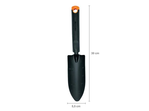 The Fiskars Ergo Transplanter is a durable yet lightweight tool, ideal for transplanting tasks all over the garden. Its ergonomically shaped handle feels natural in your hand and helps reduce fatigue. The steel head with rust-resistant coating provides lasting strength and value. The tool also incorporates a hanging hole for easy storage.