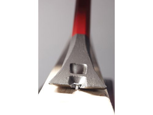 The Hultafors 109 TD Wrecking Bar is made from hardened, high quality steel. Wide, ground contact surfaces and thin ends make it easy to use in narrow spaces and reduce the risk of leaving marks. The claw and chisel are optimised for pulling out nails.