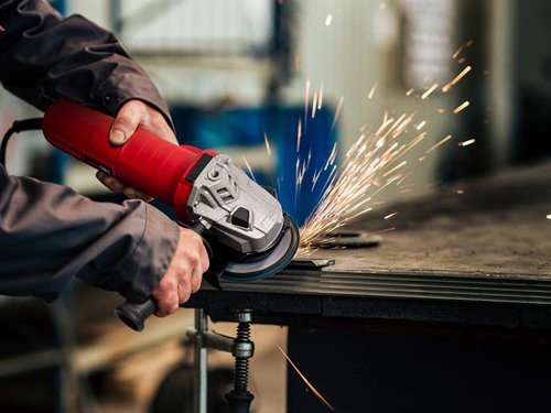 This Olympia Tools® Angle Grinder 115mm 650W 240V has a powerful motor and all-metal gearbox for increased durability. A spindle lock system enables you to change the disc quickly. The body features a soft grip section and there is also a 3-position, soft grip, side handle for increased control. Fitted with a tool-less disc guard for increased safety during operation.Specifications:Input Power: 650W.No Load Speed: 12,000/min.Disc Diameter: 115mm (4.1/2in).Spindle Thread: M14.Weight: 1.87kg.