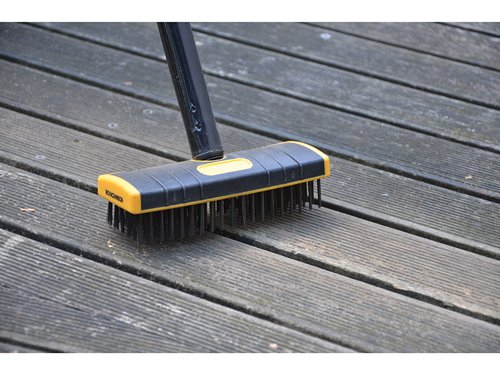 The Roughneck Heavy Duty Scrub Brush can be used as a hand brush or with the 52-080 steel handle. It has 19 sets of large carbon steel bristles for general purpose use. It is ideal for scrubbing decking prior to treatment and cleaning patios and concrete surfaces.6 row carbon steelSuitable for use with ROU52080Overall length of 200mm/8 inch