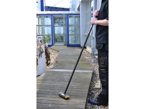 The Roughneck Heavy Duty Scrub Brush can be used as a hand brush or with the 52-080 steel handle. It has 19 sets of large carbon steel bristles for general purpose use. It is ideal for scrubbing decking prior to treatment and cleaning patios and concrete surfaces.6 row carbon steelSuitable for use with ROU52080Overall length of 200mm/8 inch