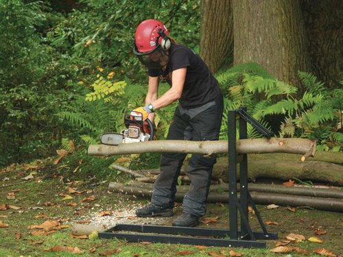 The Roughneck Logger's Mate Saw Horse is lightweight and easy to assemble sturdy saw bench that packs flat for easier storage and transportation. It can be erected and dismantled in seconds. It has a vice-like grip to hold logs and timber at the perfect height for cutting. Ideal for cutting logs, branches, timber, fence posts, beams etc.Holds logs and timber from 50mm to 240mm diameter and up to 4m long.Max Timber Weight: 150kg.