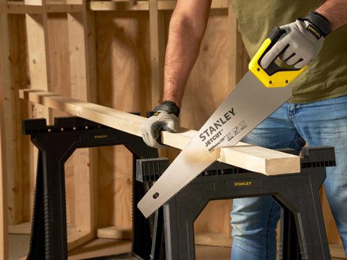 The Stanley Tools Jet Cut Rough Handsaw features three cutting edges for faster and smoother cutting. Ideal for cutting softwood, plasticized chipboard and PVC.Fitted with a bi-material handle for increased comfort and control. The handle also features markers for 45° and 90°.