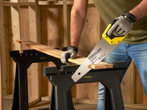 The STANLEY® Jet Cut Fine Handsaw features three cutting edges for faster and smoother cutting. Ideal for finishing cuts in wood and derived: skirting, plywood, melamine, PVC.Fitted with a bi-material handle for increased comfort and control. The handle also features markers for 45° and 90°.1 x Stanley® Jet Cut Fine Handsaw 380mm (16in) 11 TPI