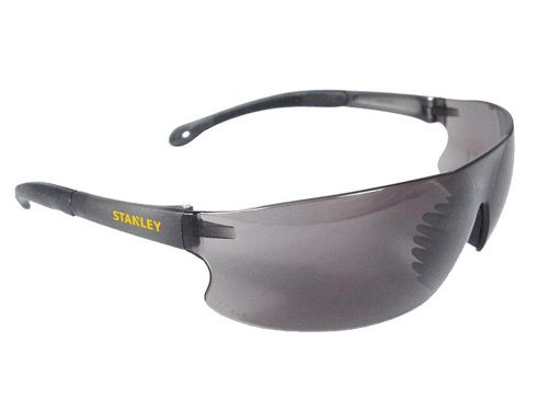 The Stanley SY120 Safety Glasses are fitted with polycarbonate lenses. They have a lightweight design with rubber-tipped temples and a soft rubber nosepiece for a secure, comfortable fit.Conform to EN 166 standards.1 x Pair of Stanley SY120-2D Safety Glasses - Smoke