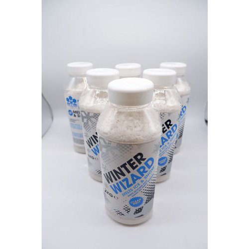 SBY02879 | Winter Wizard Fast Ice Melt Shaker Tubs has a small aperture on the tub that allows for controlled, accurate spreading. Ideal for footpaths and hard to each areas. Melts ice and snow fast. Effective at up to -12 Degree C. Clean and soluble leaving no residue behind. Harmless to animals, so ideal for farms and green areas. BS 3247 certified. Lightweight and easy to use.