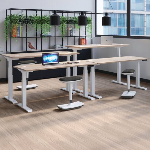 This Jemini Sit/Stand Desk features 3 stage height adjustability with a digital display and 4 pre-set buttons for an easy transition between sitting and standing. The 25mm thick desktop is mounted on sturdy cantilever legs and features dual cable management ports. This desk measures 1200x800x630-1290mm and comes with silver legs.