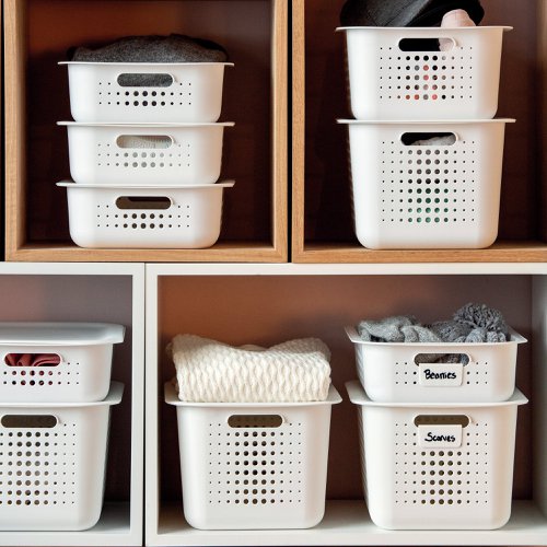 SmartStore Basket Recycled 20 in white is made from recycled plastic that is lightweight, durable and suited for both dry and wet surfaces. The basket fits perfectly in any room to store with a Scandinavian touch, and the large size has room for bigger office items.