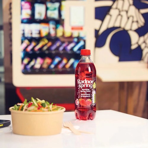 RAD01119 | Radnor Spring Sparkling Spring Water offers a refreshing flavour to quench thirst, combat body fatigue and help maintain a healthy diet. Providing added B vitamins and with only 12 calories and no added sugar, this drink is perfect for a quick pick-me-up.