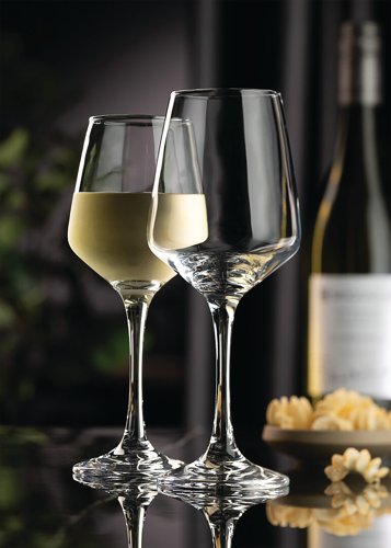 Masterfully crafted by Crown Glassware, the Summit range features two angled wine glasses, a distinctive flute, and a pair of versatile tumblers. You can elevate every occasion with glassware that effortlessly combines style and durability. Meticulously shaped from premium soda-lime glass. This pack contains a pack of 6 flutes.