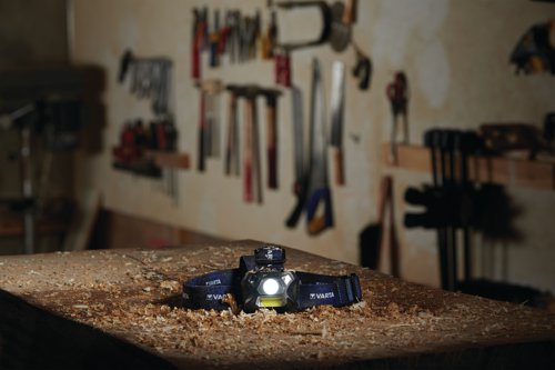 Varta flashlights are perfect for any situation and activity at home, at work or on your outdoor adventures. The Work Flex range offers different lights for every work situation. Splash-water and dust protection enable working in almost all DIY environments. With their various features they are reliable helpers for all DIY-fans.