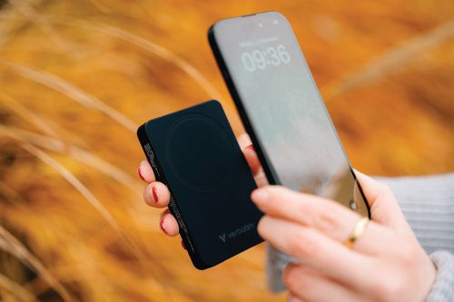 VM32227 | The Verbatim Charge 'n' Go Power Bank delivers dependable, high-capacity charging for your devices. Perfect for those on the move, it provides enough power to charge multiple devices, keeping you connected during long days, business trips, or outdoor adventures. With a lightweight yet durable design, this power bank is built for those who need uninterrupted energy. It offers versatile dual charging options. Enjoy fast 15W magnetic wireless charging for MagSafe iPhones and Android devices and wired charging of up to 20W via USB-C PD. Whether you're working, commuting, or exploring, this power bank ensures your devices are charged quickly and efficiently.