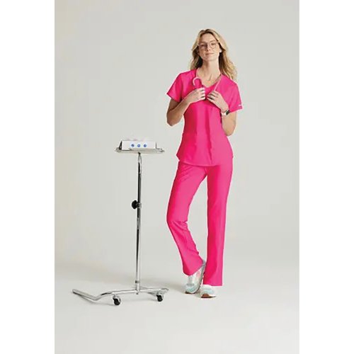 WIS17248 | The SK101 is a premium scrub top designed to offer comfort and durability in equal share. The top comes with a fresh modern fit and has been made with 7 recycled bottles in every top, making this a great option for the eco-conscious. Available in 12 coordinating colours which can be mixed and matched throughout the Skechers scrub range.