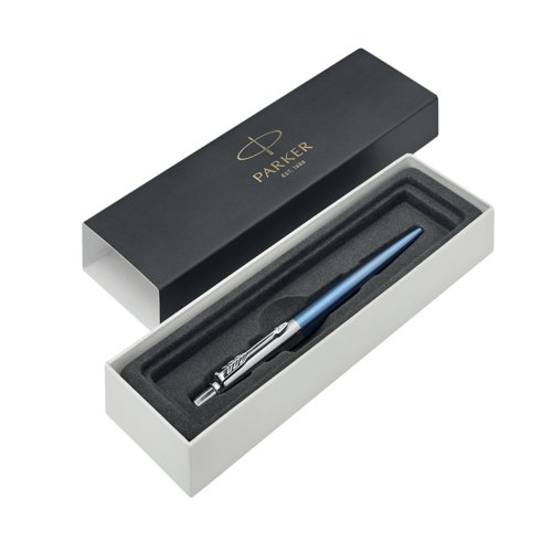 This stylish, professional Parker Jotter ballpoint pen features an attractive, stainless steel blue barrel and a medium 1.0mm tip, which writes a 0.5mm line width. The pen also features Quinkflow technology for a smooth, clean and consistent writing performance. This pack contains 1 pen with blue ink.