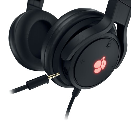 CH09527 | The Cherry HC 2.2 wired gaming headset is the ideal mix of comfort and sound quality for extra-long gaming sessions, video conferencing or multimedia applications. With impressive sound and clear communication, the interplay of the integrated USB sound card and the powerful 50mm drivers ensures an emphatically deep bass and fine treble. With virtual 7.1 surround sound, you will always be able to keep your bearings while gaming. Music and voice chats are also impressively reproduced. The sensitive microphone is simply connected to the headset via a 3.5-mm AUX plug. To reduce breath sounds and communicate clearly, simply pull the included windscreen over the mic.
