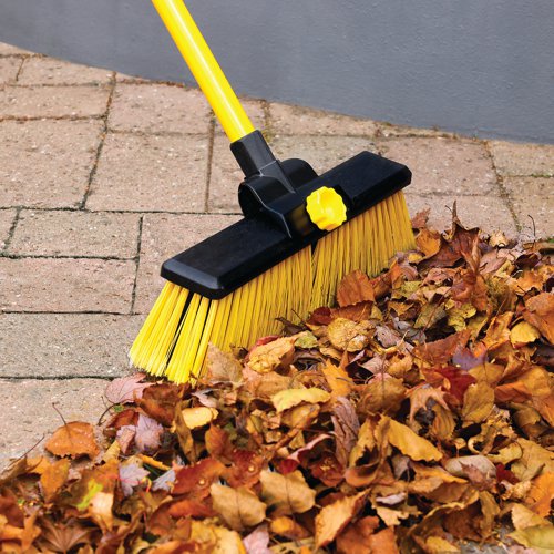 The Bulldozer 14 inch broom is designed for heavy duty sweeping, including wet and dry debris. With a heavy duty, durable polypropylene head is suitable for outside use. The heavy duty bracket delivers durability for long lasting use. The neoprene handle grip provides a cushioned grip with maximum hold for the user.