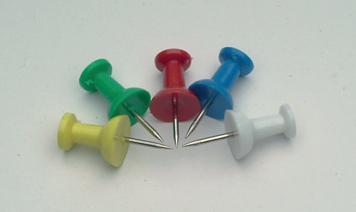 These multicoloured push pins feature a durable plastic head and come in convenient hanging packs, which double as storage when the pins are not in use. This pack contains 10 boxes of 25 pins (250 in total).