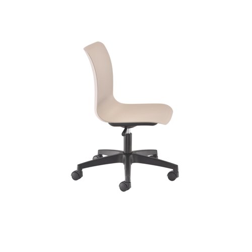 KF70042 | Jemini Flexi Swivel has a minimalistic, sleek, and ergonomic design. It is a highly portable chair that promotes flexible working spaces, where users can come together to collaborate and socialise with ease. Teh chair has a recommended usage time of 8 hours.
