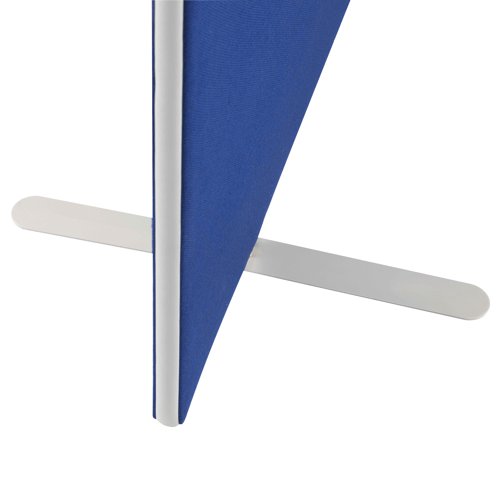 KF78991 | Provide privacy and reduce noise levels between desks with this Jemini Floor Standing Screen. In a simple blue, the screen is upholstered with Elfin flame retardant fabric with a protective uPVA edge trim. This screen measures W1200 x D28 x H1600mm and comes with a pair of standard feet.
