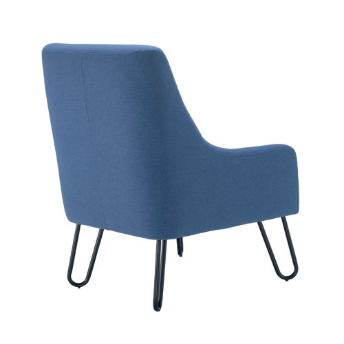 KF90468 | This Jemini reception armchair has a classic Scandinavian design and is ideal for waiting rooms. It has a black, powder-coated 18mm frame and a low, 390mm seat height.