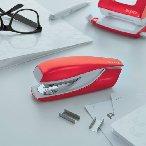 Metal stapler in striking WOW colours for everyday use. Robust and reliable with the capacity to staple up to 30 sheets of 80gsm paper. Featuring patented Direct Impact Technology and Leitz Power Performance staples P3 (24/6, 26/6) to ensure perfect stapling every time. With a handy integrated staple remover, the stapler is supplied in red.